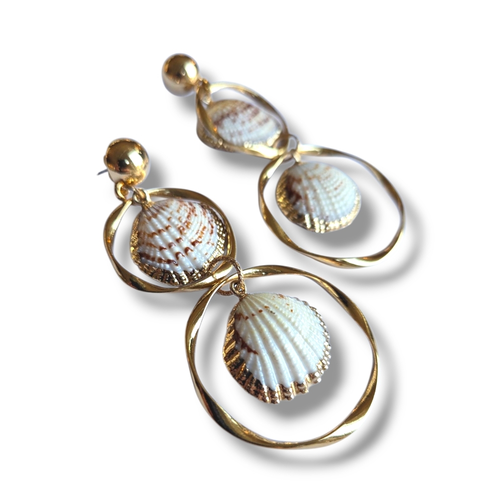 Beautiful Shell Drop Earrings - Picture 3 of 4